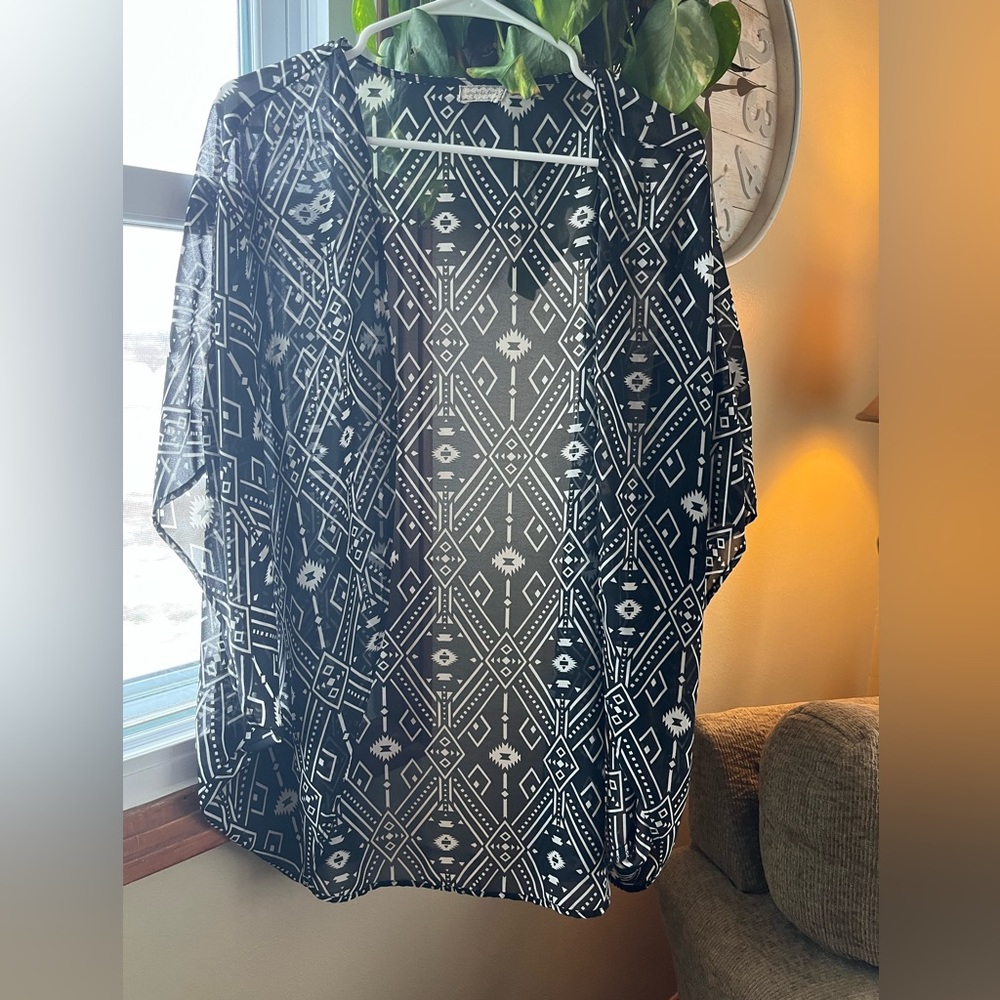 Black & White Aztec print kimono
